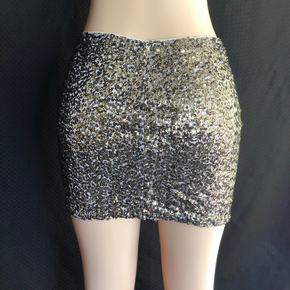 Decree Sequin mini Skirt size Medium silver - Picture 3 of 7